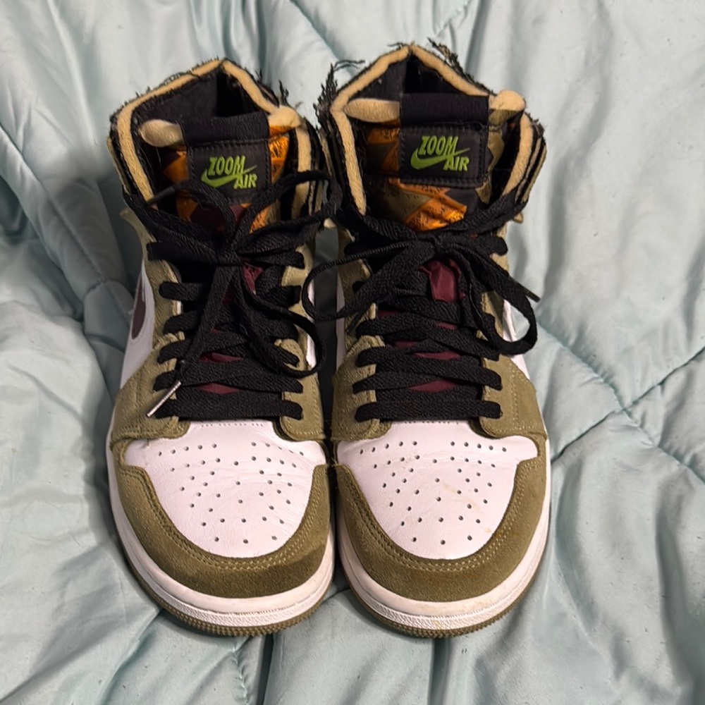 Zoom Air High-Top Sneakers in Olive and White